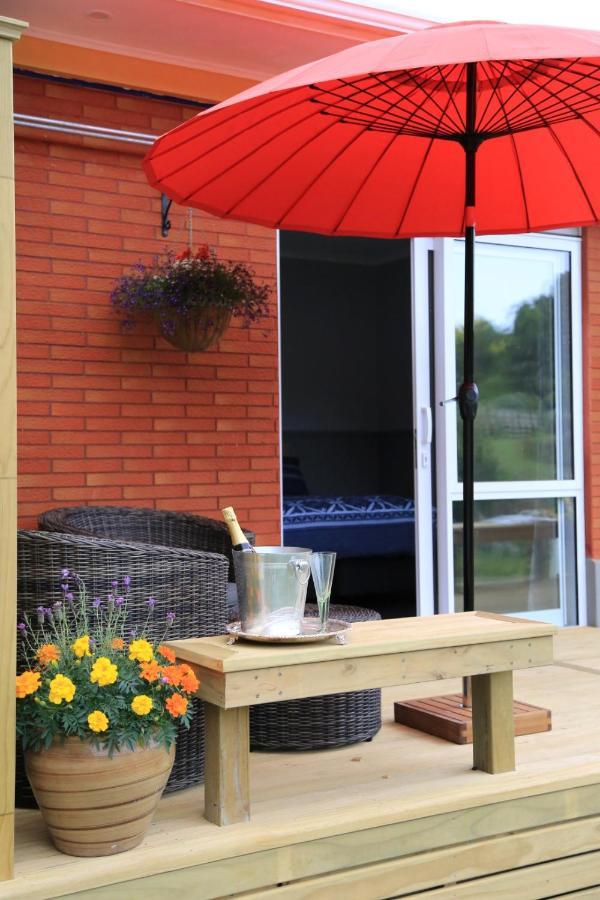 Brecon Pond Bed & Breakfast Stratford Exterior foto