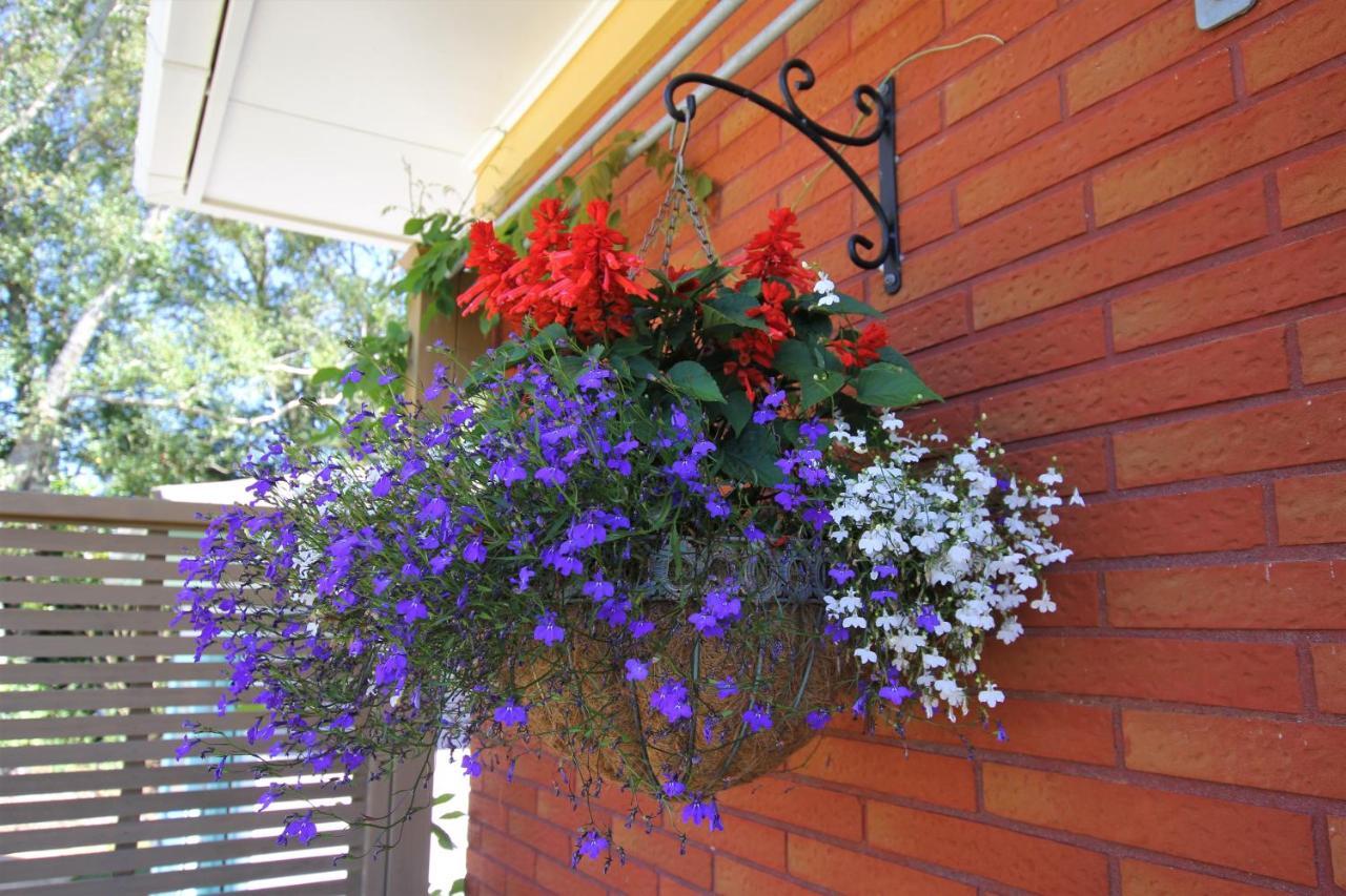 Brecon Pond Bed & Breakfast Stratford Exterior foto